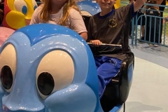 15633
